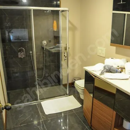 Falcon Apartment *